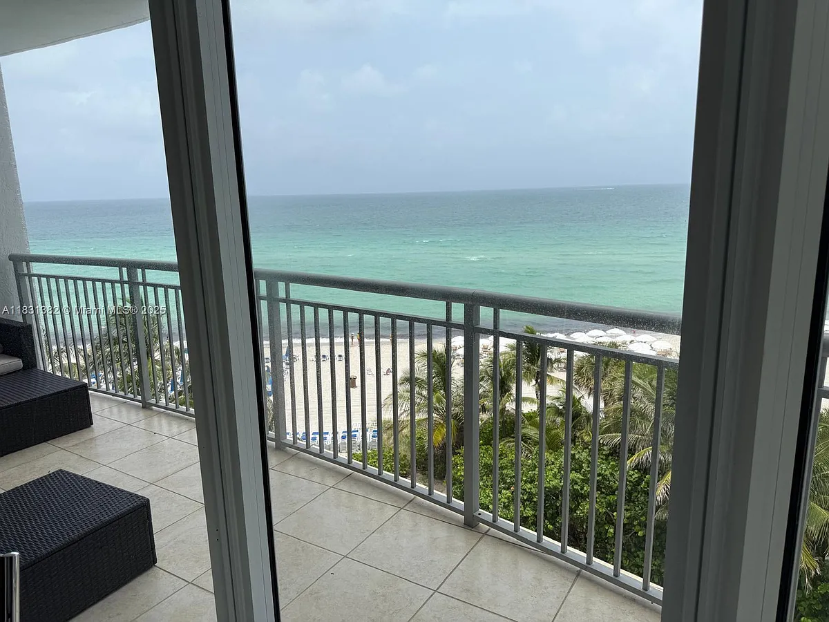 Building Photo - 17375 Collins Ave #702