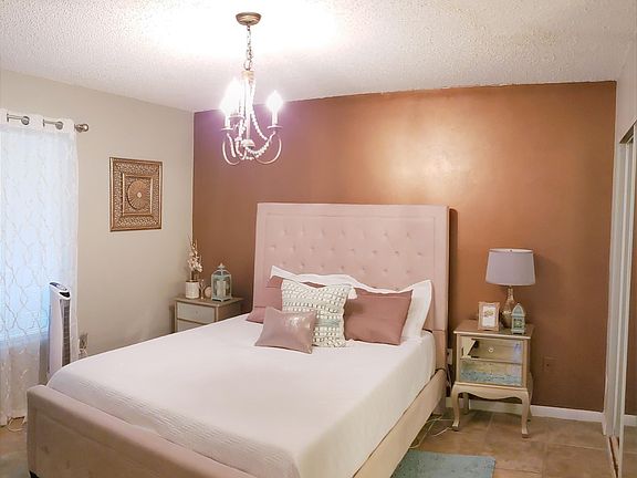 5th image of 702 White Pine Ave #0