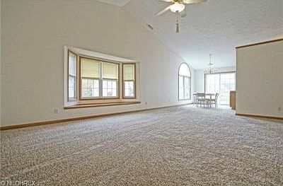 4th image of 301 Bridgewater Ln