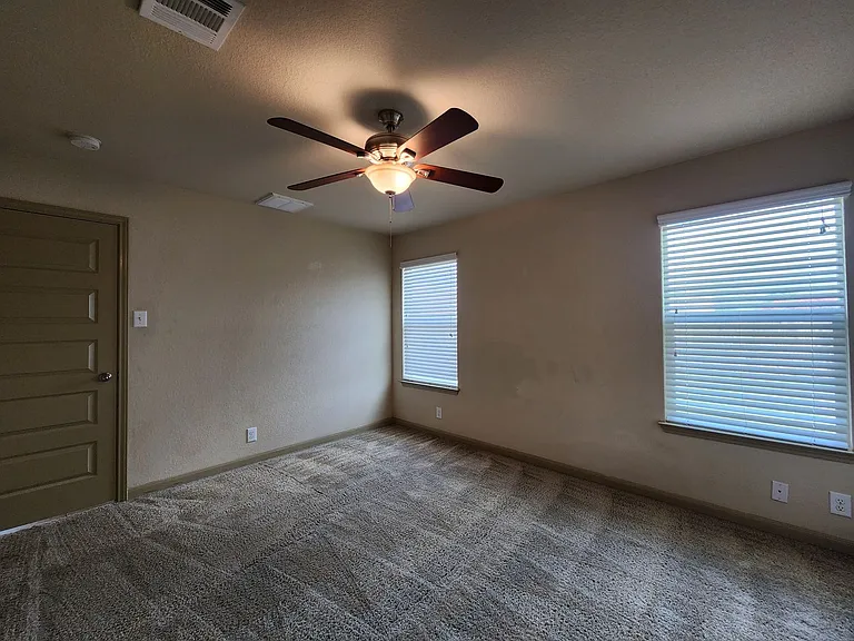 789 Great Oaks Dr — Photo 9