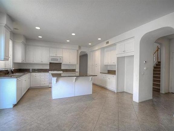 4th image of 40969 Waterford St