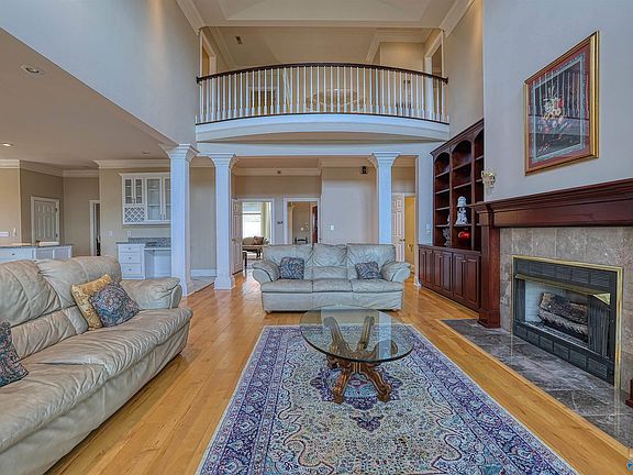 3rd image of 5 Saint Charles Rd SE