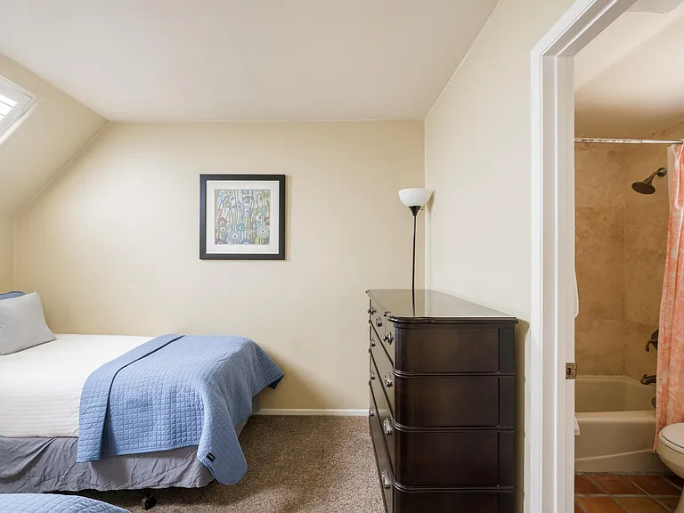 734 Jersey Ct — Photo 9