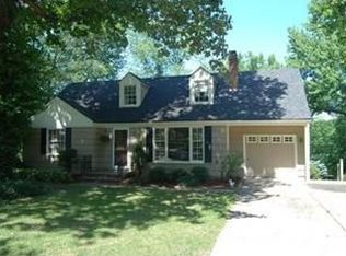 7446 Village Dr, Prairie Village, KS 66208