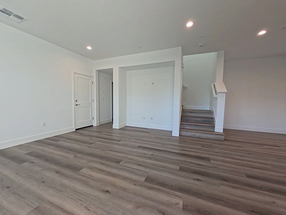 5th image of 2716 Amora Cir