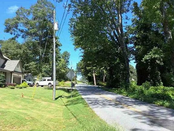 Exterior Neighborhood (street photo)