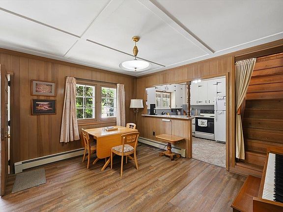 3rd image of 8 Jefferson St