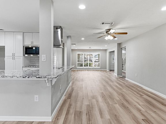 4th image of 1620 Beachcomber Ln