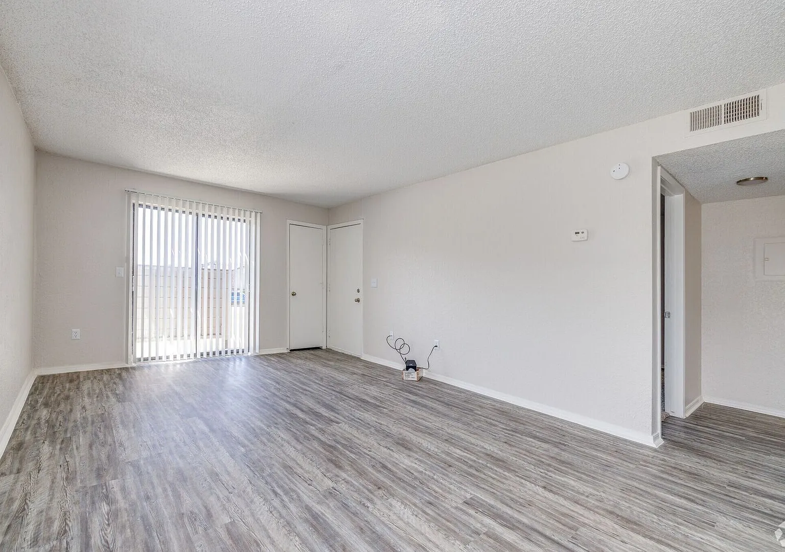 Hickory Grove Apartments — Photo 1