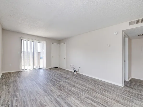 Hickory Grove Apartments