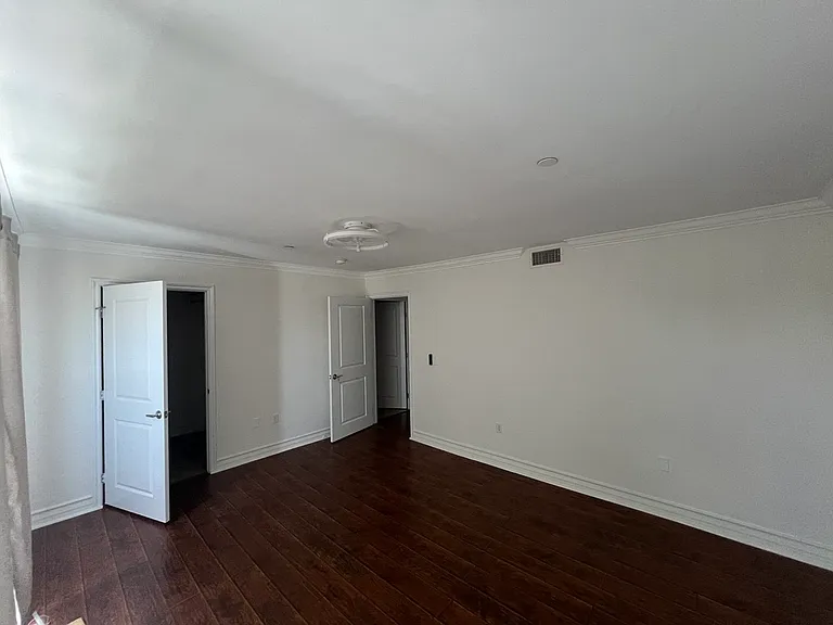 1621 Barry Ave #301 — Photo 5