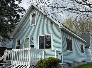 615 Carrie St, Sault Sainte Marie, MI 49783