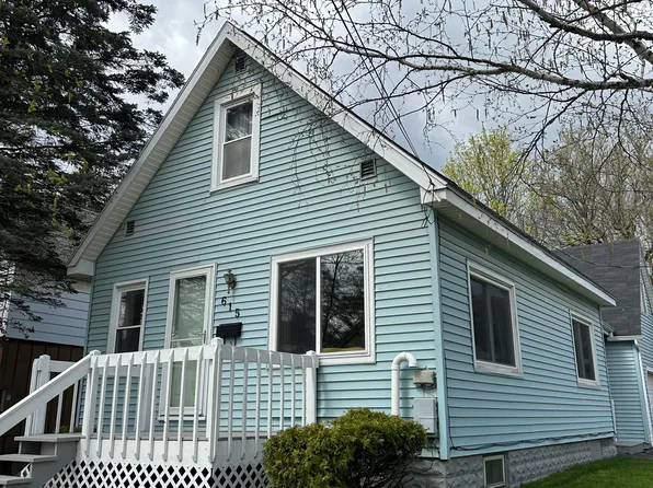 615 Carrie St, Sault Sainte Marie, MI 49783