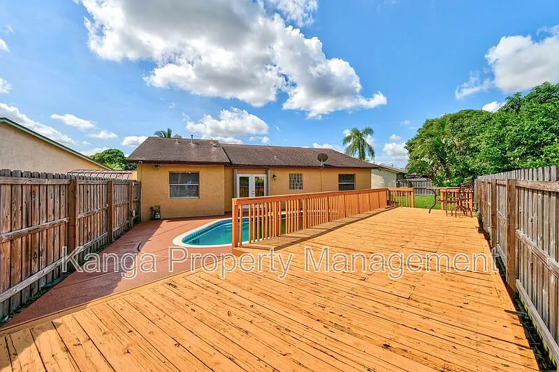 4 bed, 2.0 bath, 1670 sqft, $2,900 — Photo 3