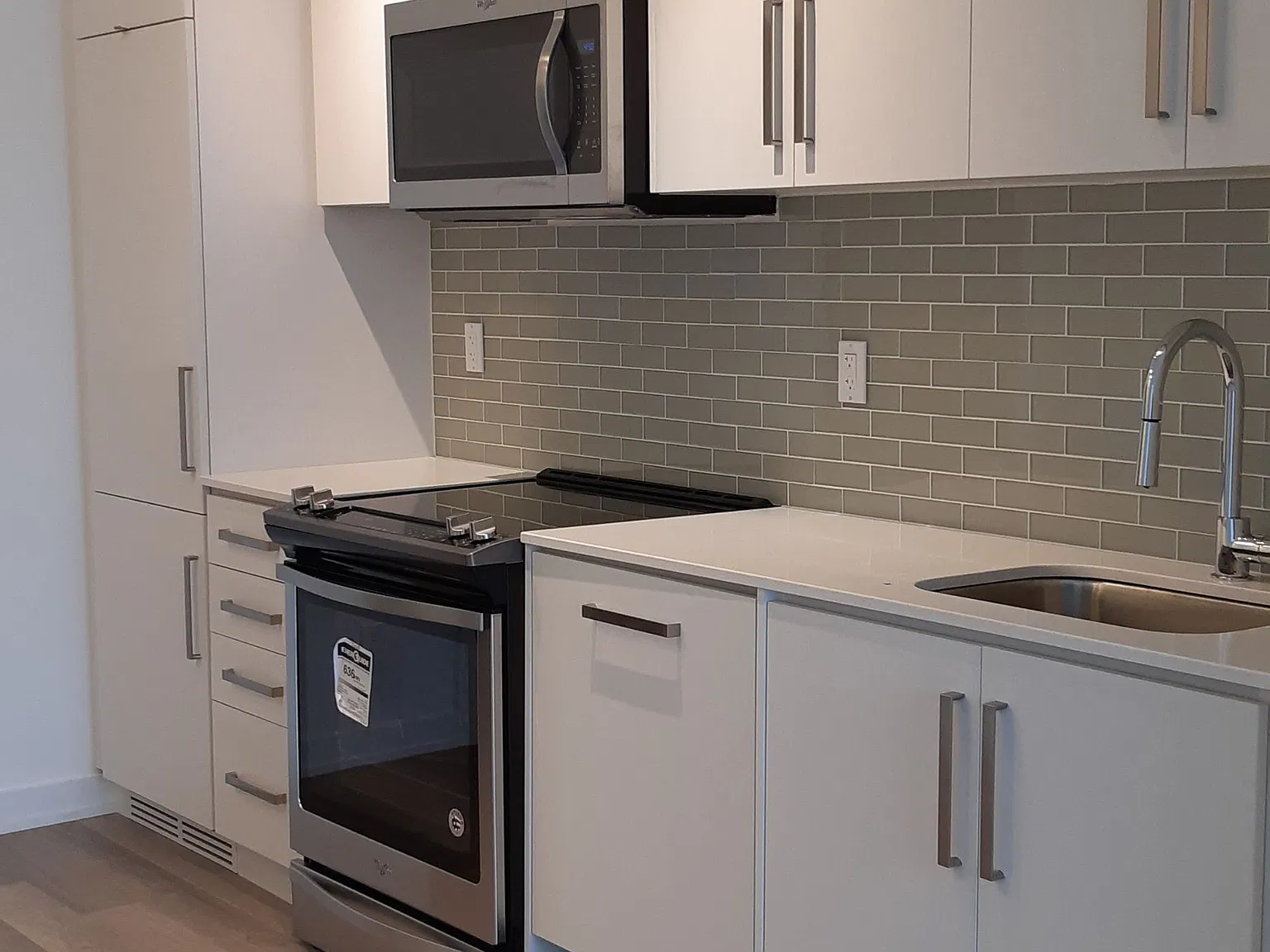 1 bed, $2,300 — Photo 3