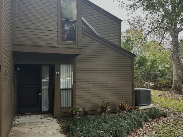 13 Surrey Ct, Palm Coast, FL 32137