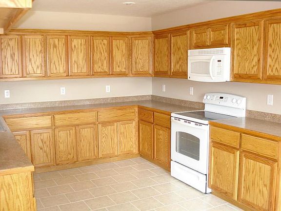 5th image of 121 Emily Dr