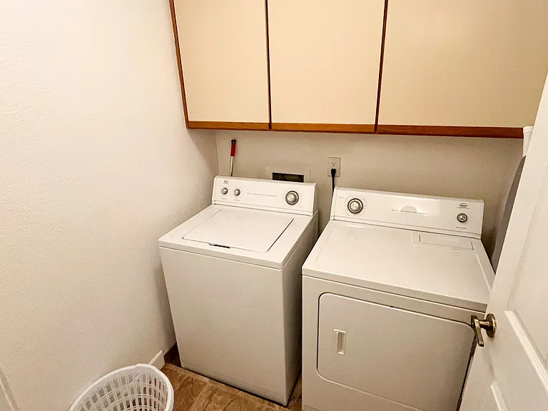 3185 Newport Dr — Photo 17
