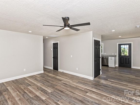 2nd image of 340 Matthew Ln