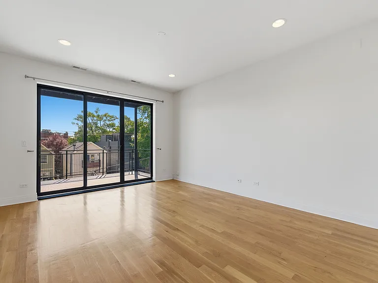 1825 N California Ave #4 — Photo 4