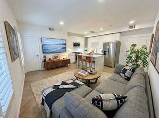 1119 Poinsettia Dr, Los Angeles, CA 90046