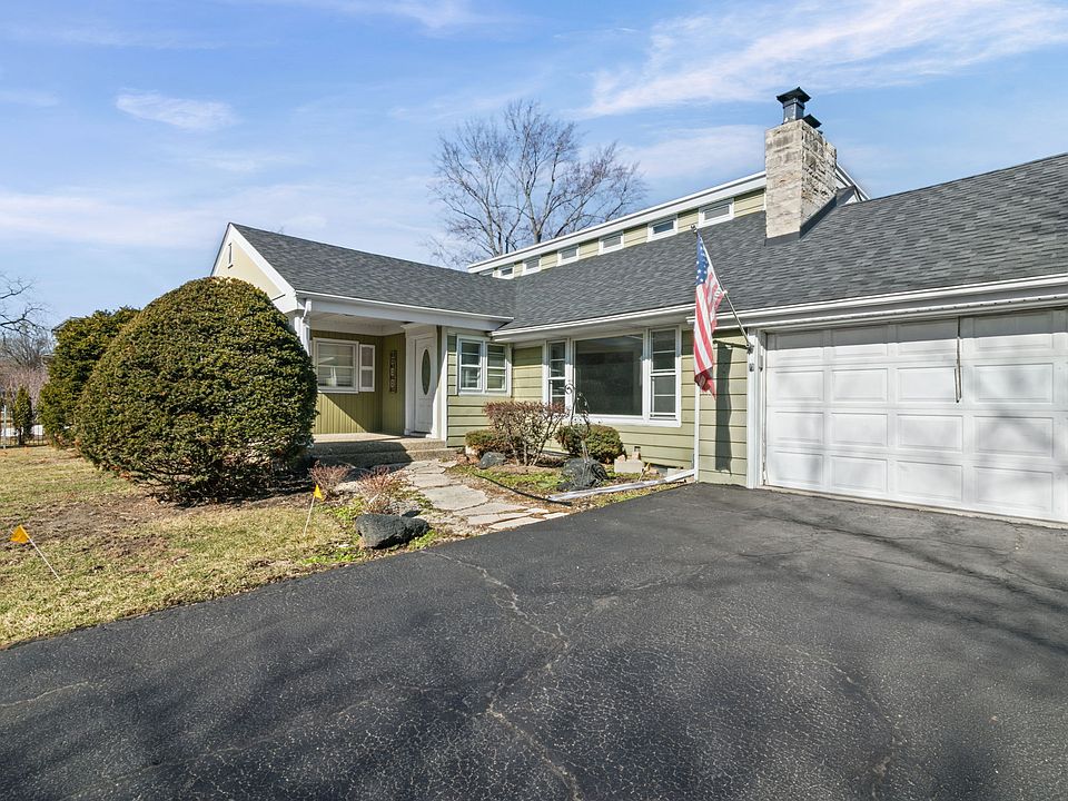 1st image of 836 W Everett Rd