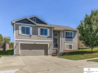 16930 Browne St, Omaha, NE 68116