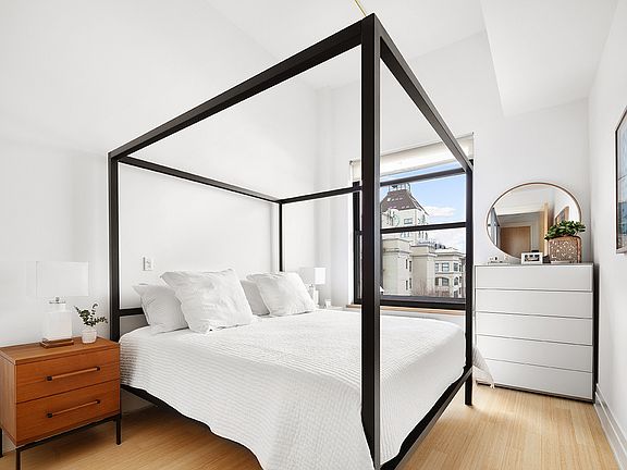 5th image of 70 Washington St APT 12Q