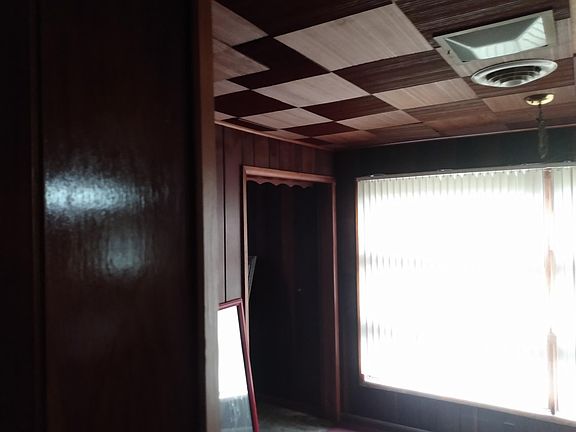 5th image of 5920 E 27th St