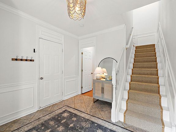 4th image of 506 E Boxborough Dr
