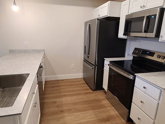 3rd image of 810 Cooley St #104