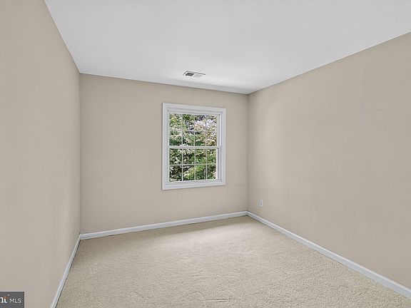3rd image of 5901 Kingsford Rd #442
