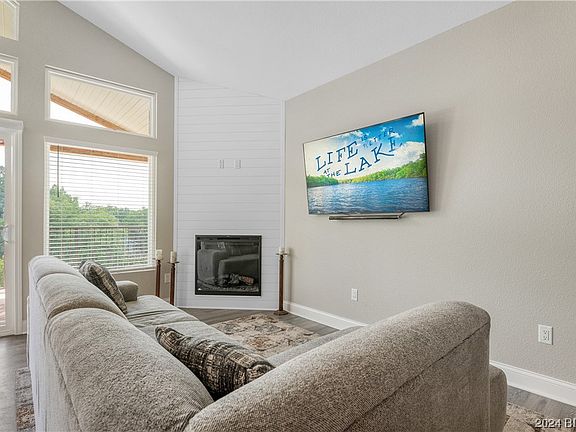 4th image of 158 Brunello Ln