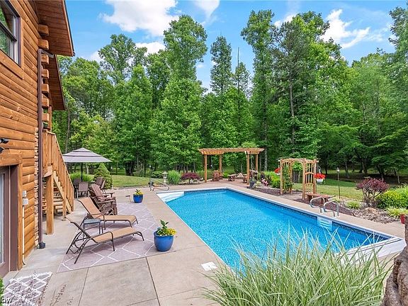 3rd image of 548 Price Rd