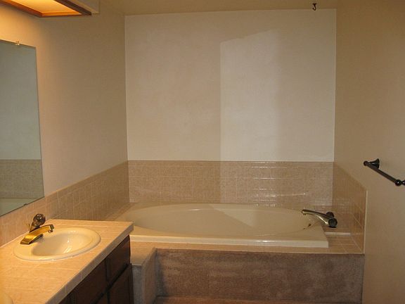 2nd image of 13950 E Oxford Pl APT B101