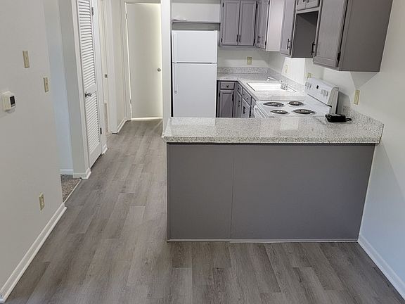 4th image of 214 NW Chapel Dr APT 6