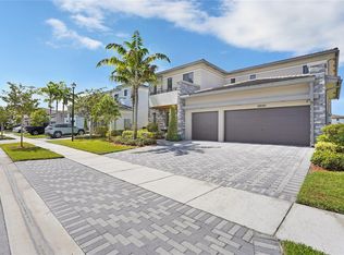 10590 S Lago Vista Cir, Parkland, FL 33076