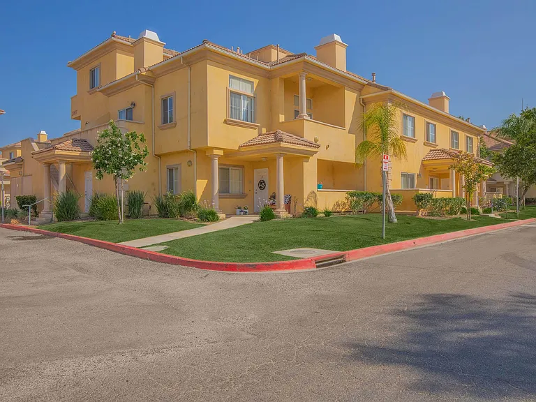 Colony Townhomes — Photo 33