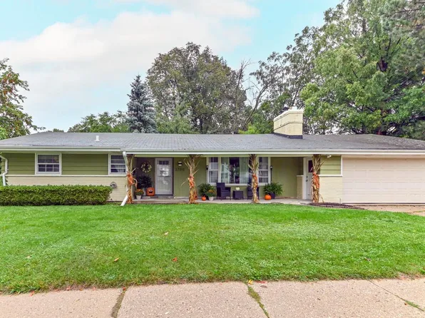 3700 South Brook PLACE, Saint Francis, WI 53235