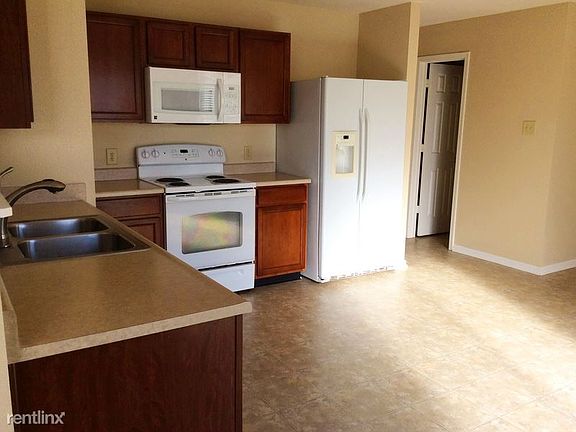 91900125_711-cross-wind-drive_greenwood_in_2016_2