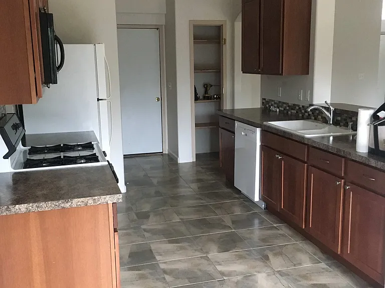 105 NW 16th St — Photo 9