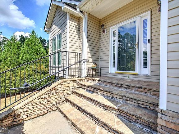 3rd image of 24 Lenox Dr NE