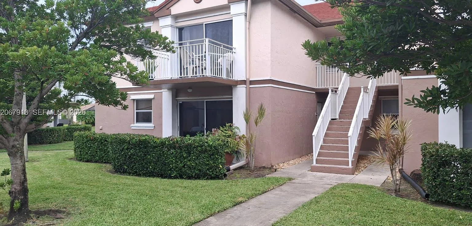 Club Quarters At Raintree — Photo 1