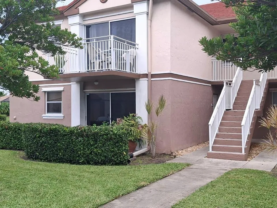 1276 SW 113th Ter #104