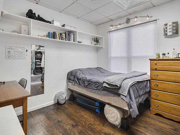4th image of 401 College Ave #2A