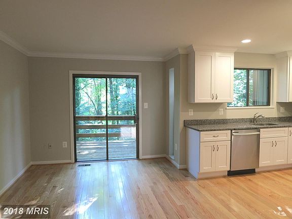 4th image of 5823 Jacksons Oak Ct