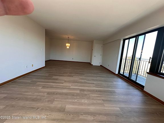4th image of 31 Hylan Blvd APT 3B
