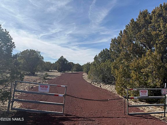 4th image of 5892 N Santa Fe Rd