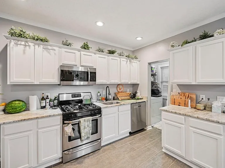 267 Siebert St #265 — Photo 9