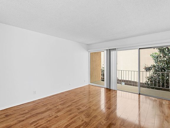 2nd image of 6537-6543 Woodley Ave #5